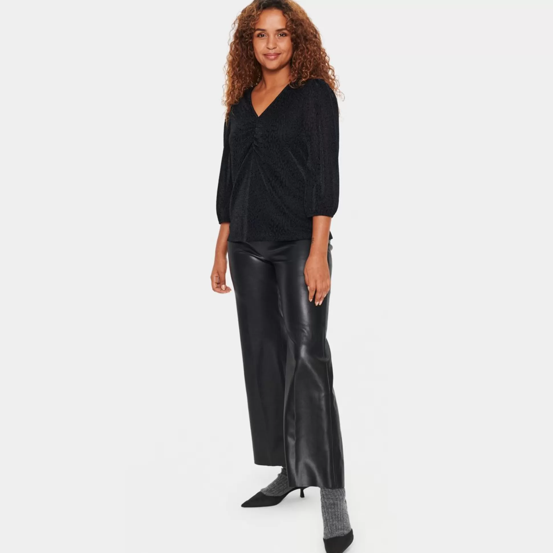 Tops & T-Shirts>Meadows and Byrne Biana Leopard Print V-Neck Top Black