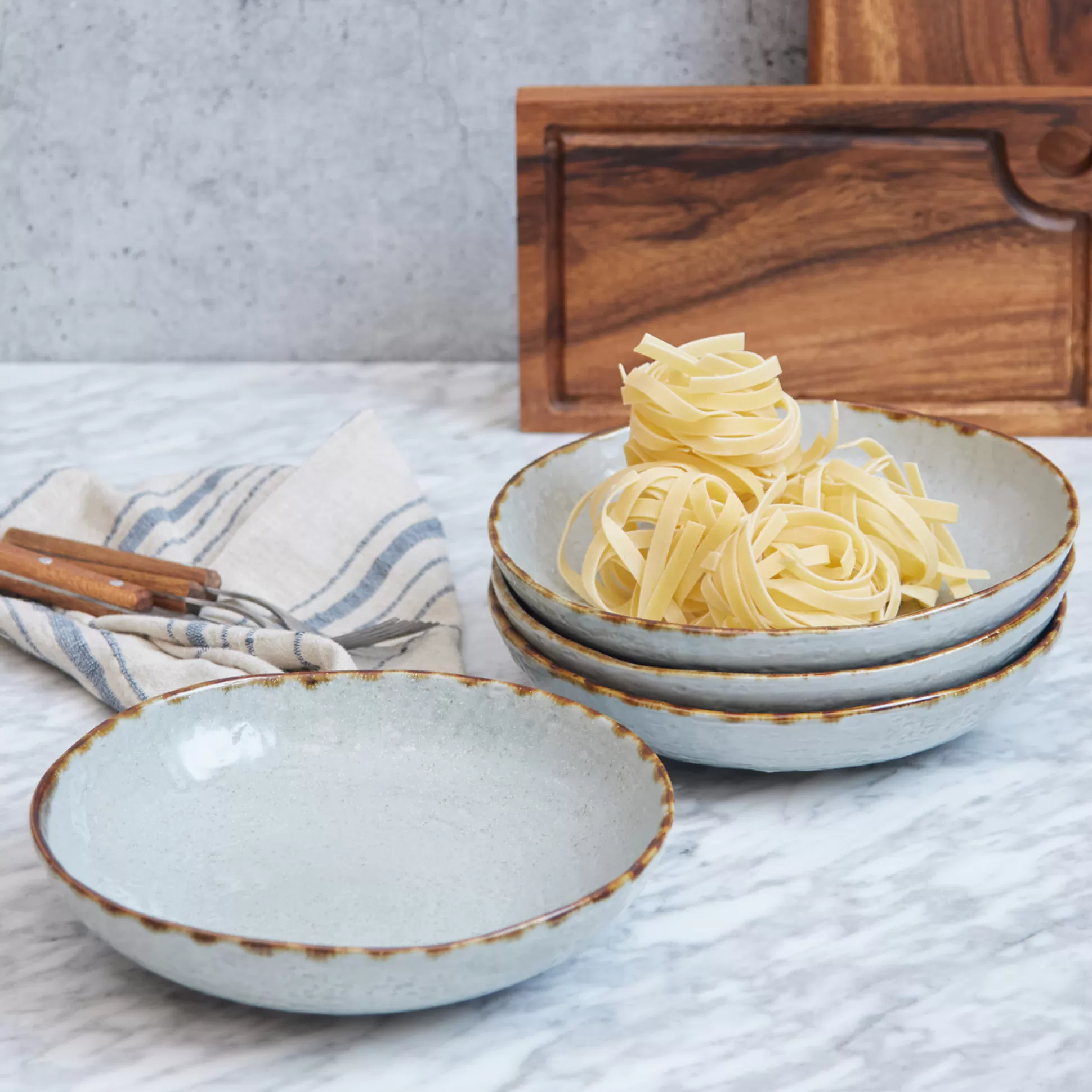 Bowls>Meadows and Byrne Charley Medium Serving Bowl - Set Of 4