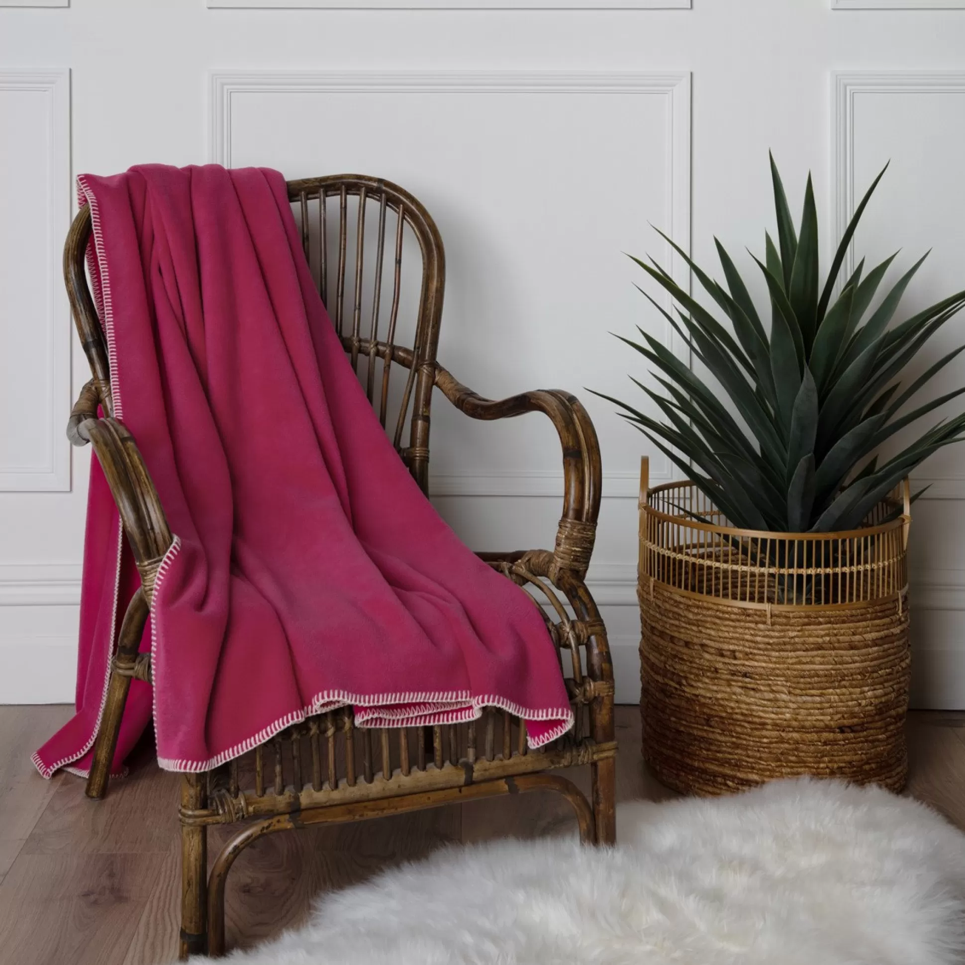 Blankets & Throws>Meadows and Byrne Fleece Throw - Berry Blossom