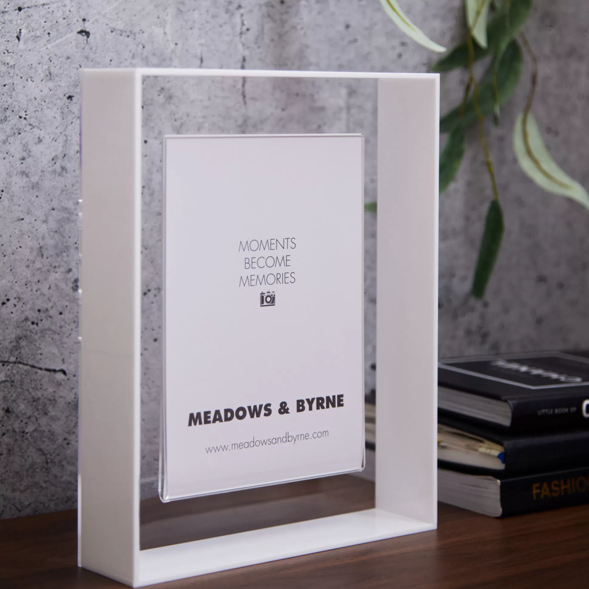 Wall Art & Picture Frames>Meadows and Byrne Floating Frame White 5 X 7