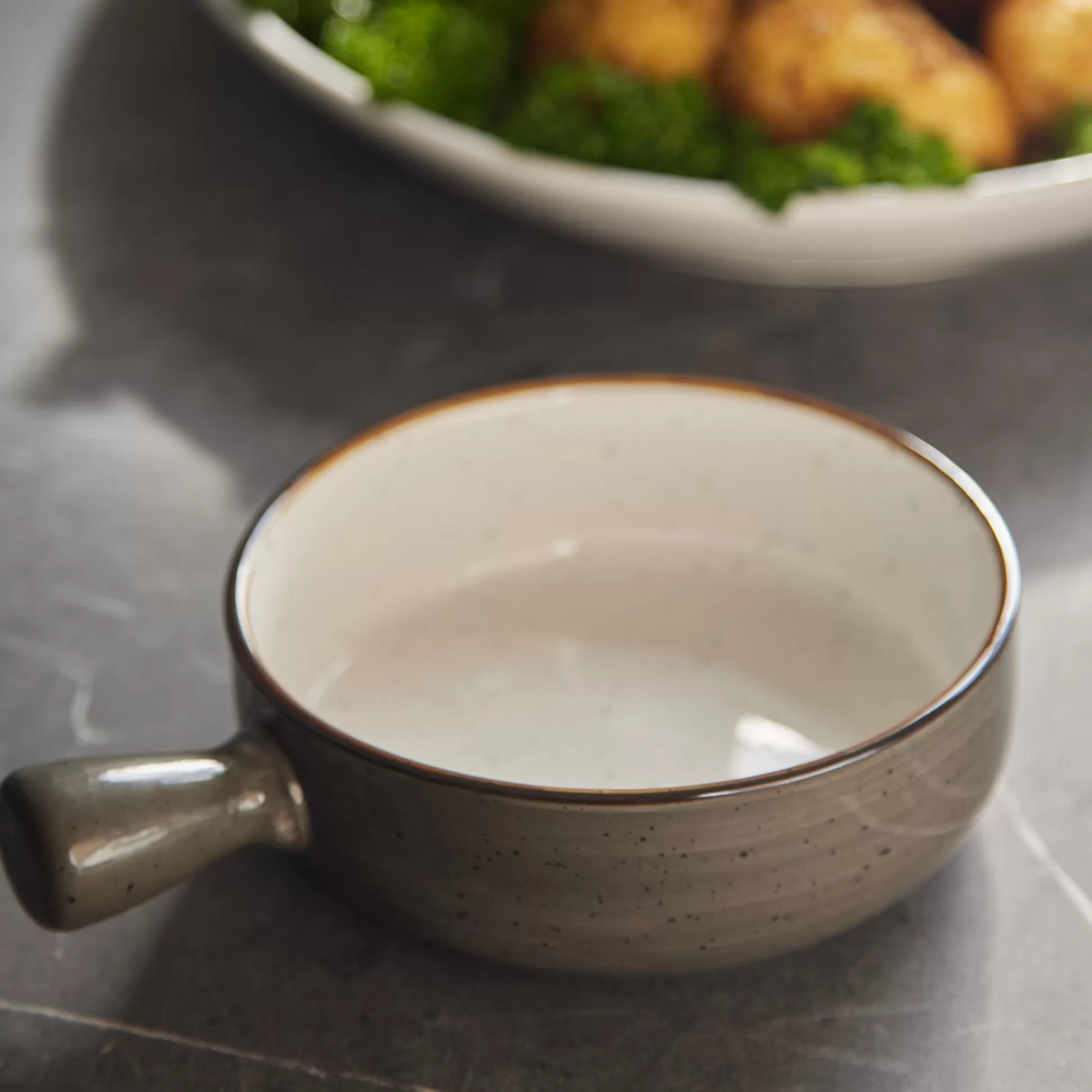 Cookware>Meadows and Byrne Galicia Handled Server - Grey