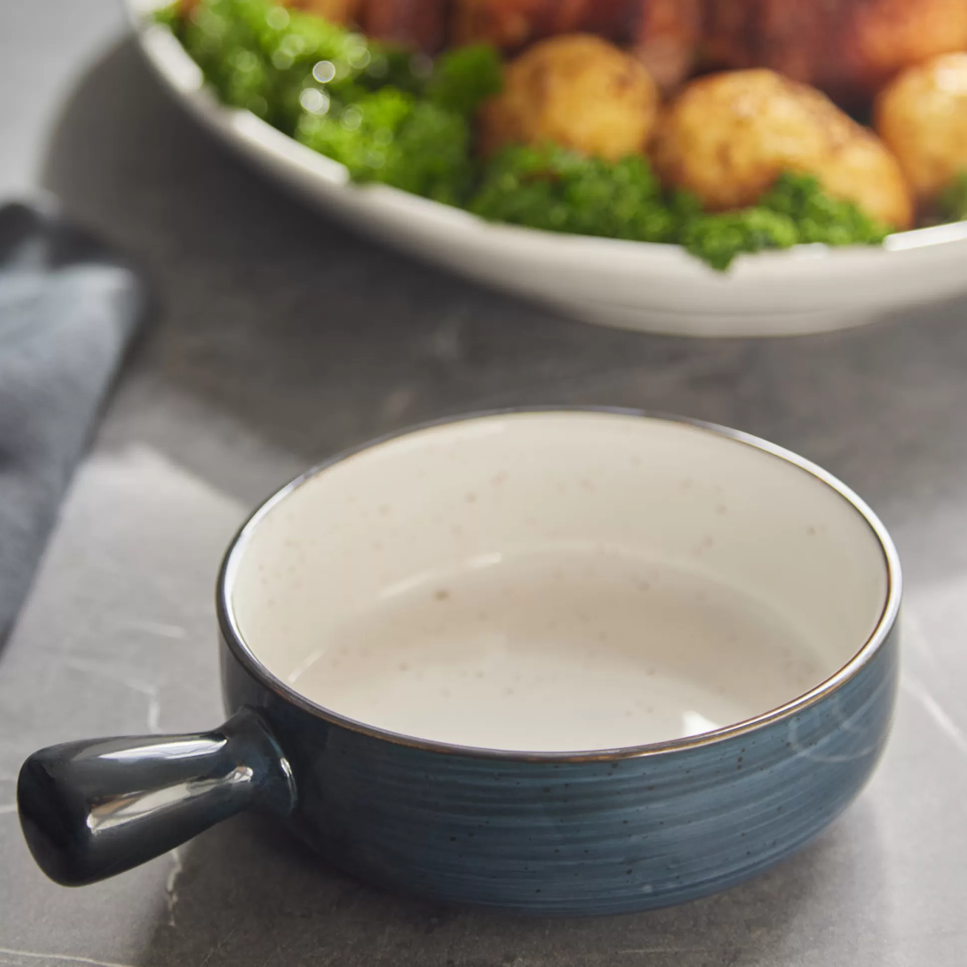 Cookware>Meadows and Byrne Galicia Handled Server - Navy