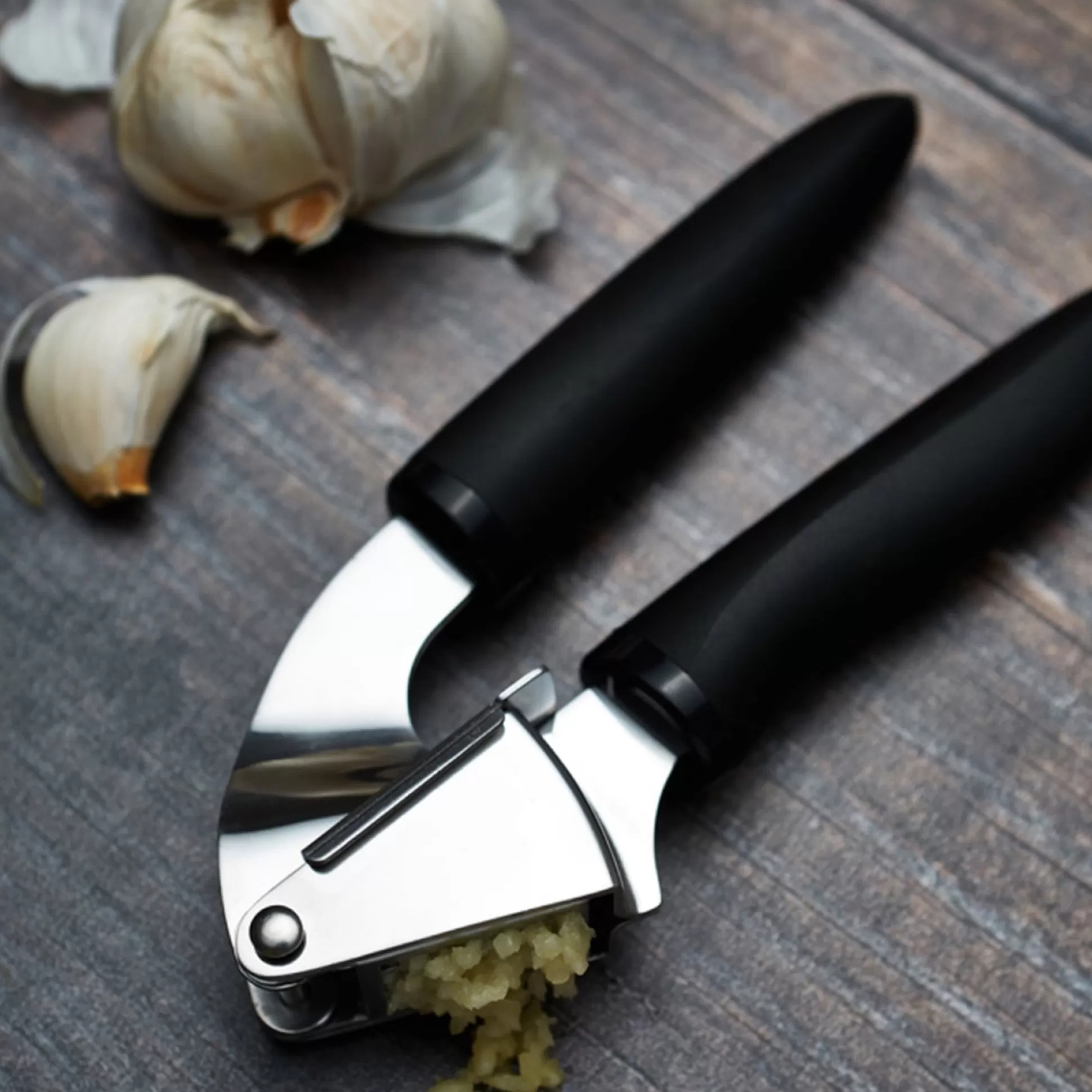Kitchen Utensils & Accessories>Meadows and Byrne Garlic Press