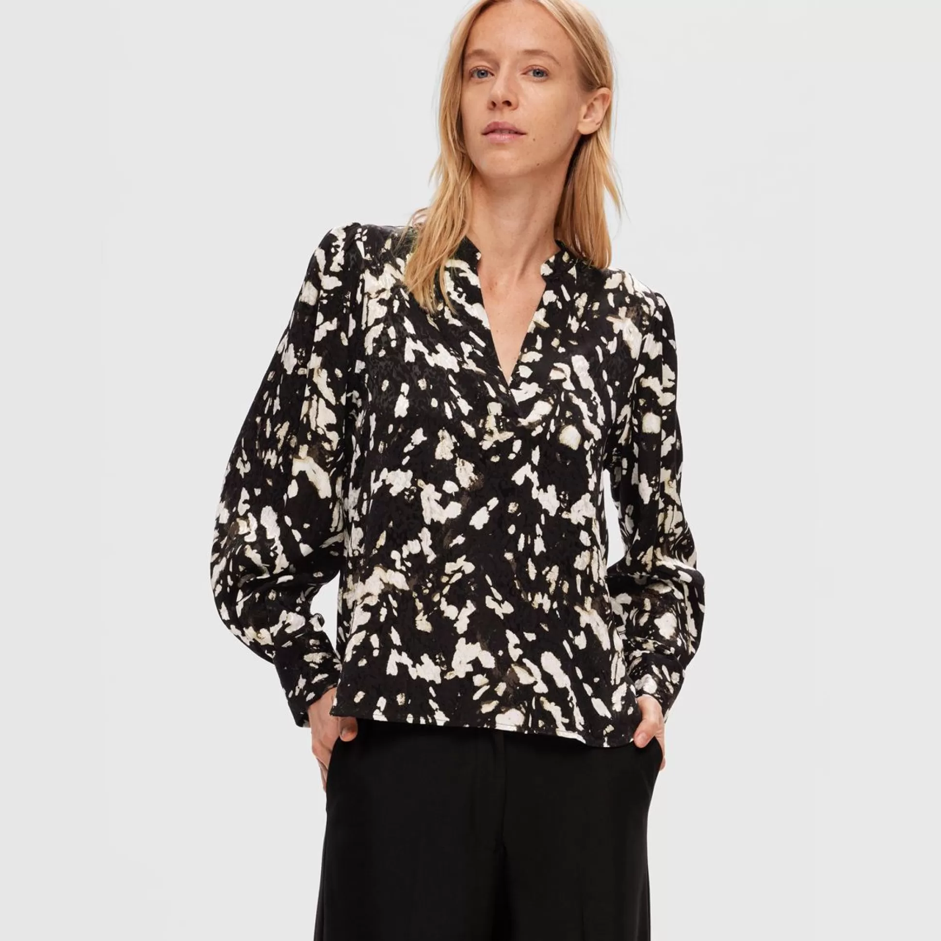 Shirts & Blouses>Meadows and Byrne Justine Print Top - Black Print