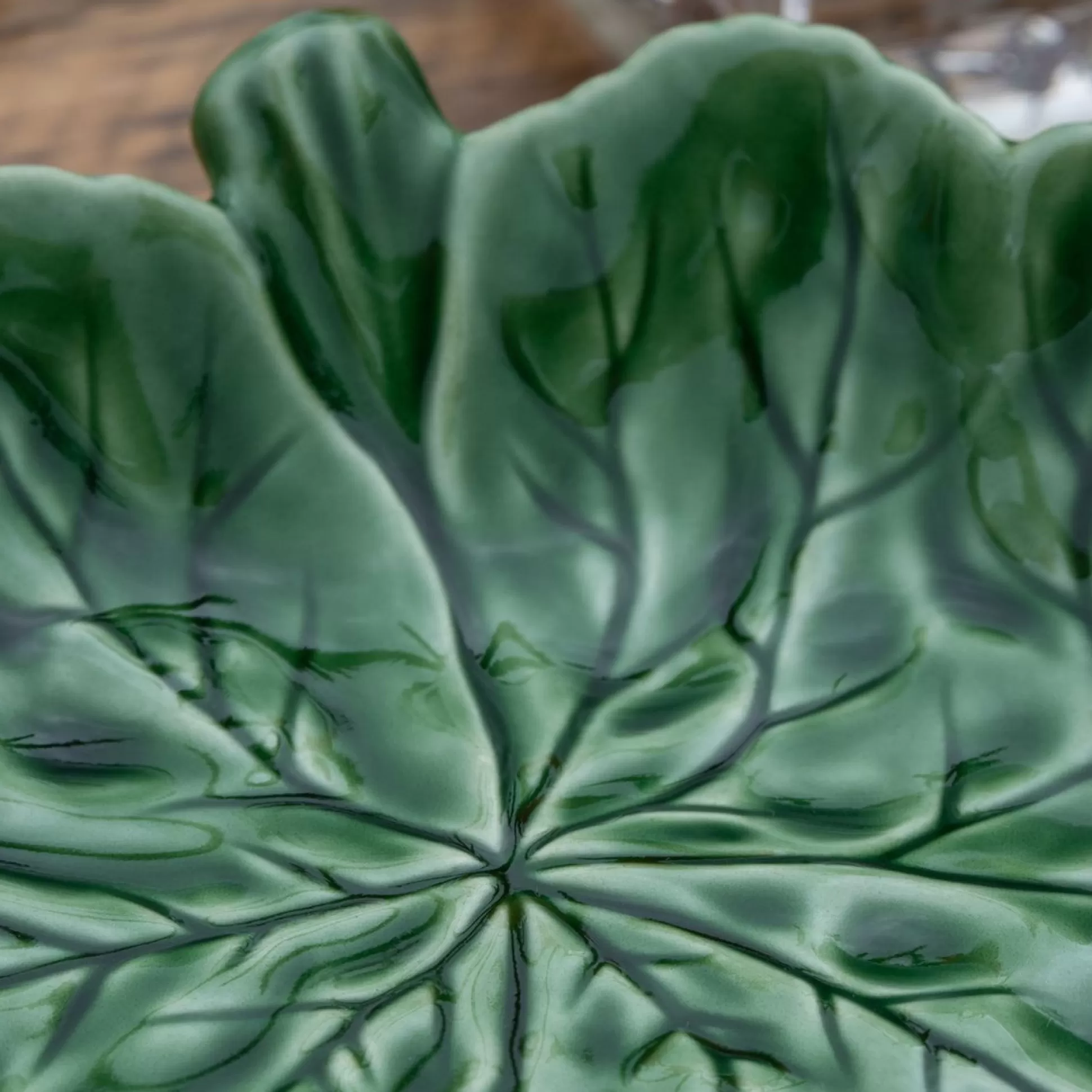 Bowls>Meadows and Byrne Leaf Geranium Serving Bowl