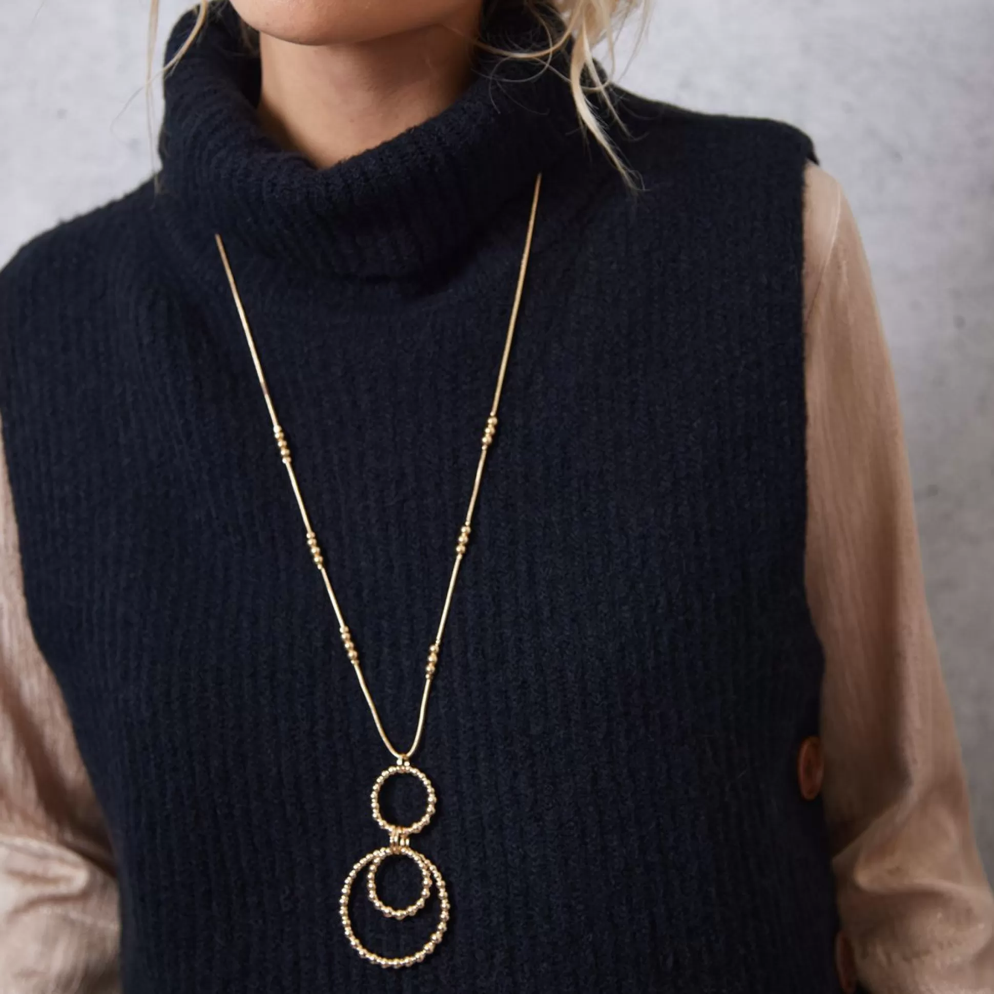 Jewellery>Meadows and Byrne Long Circles Pendant Necklace Gold