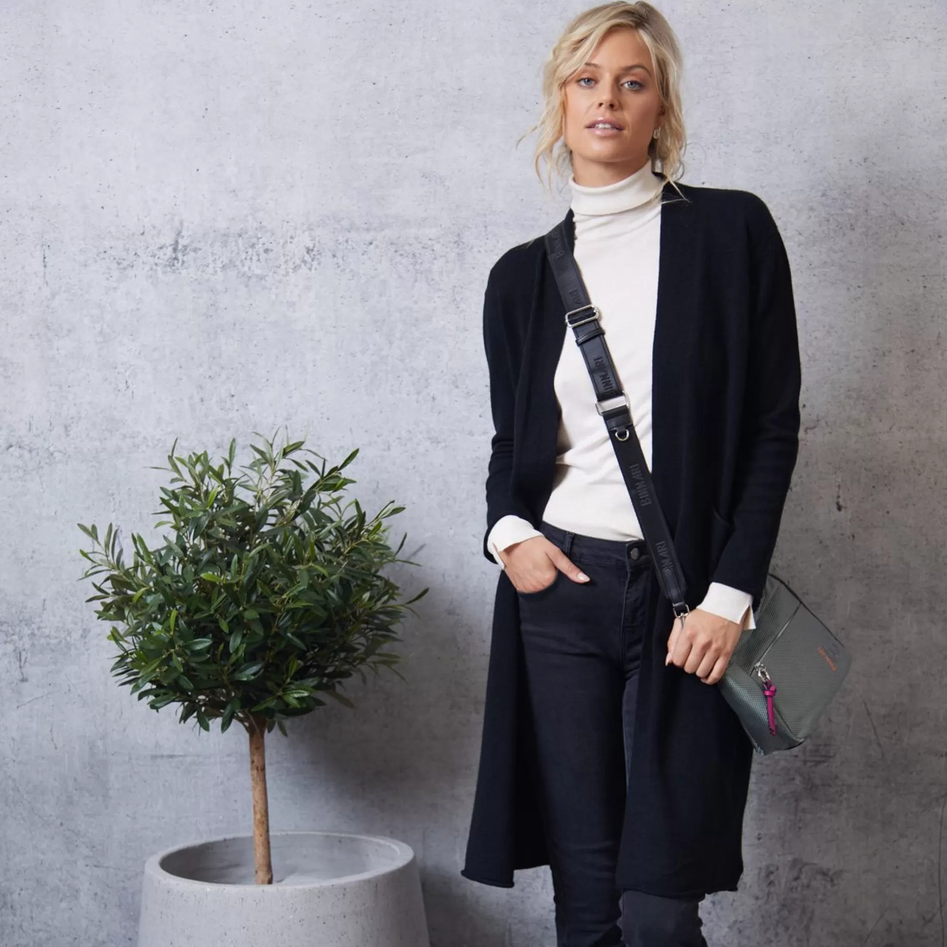Jumpers & Cardigans>Meadows and Byrne Longline Cardigan With Pockets - Black