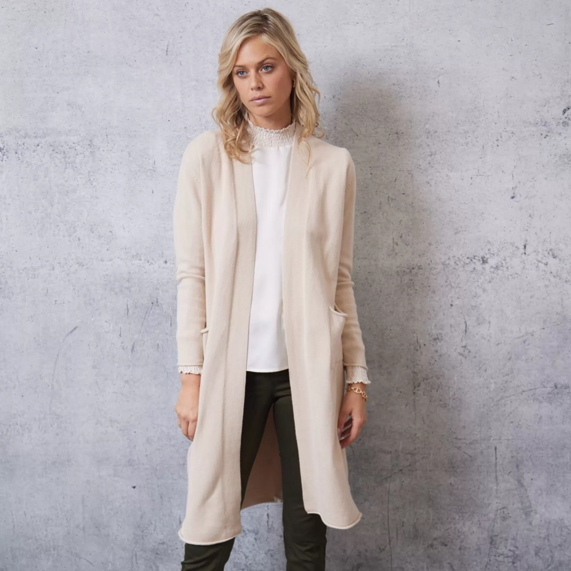 Jumpers & Cardigans>Meadows and Byrne Longline Cardigan With Pockets - Cream