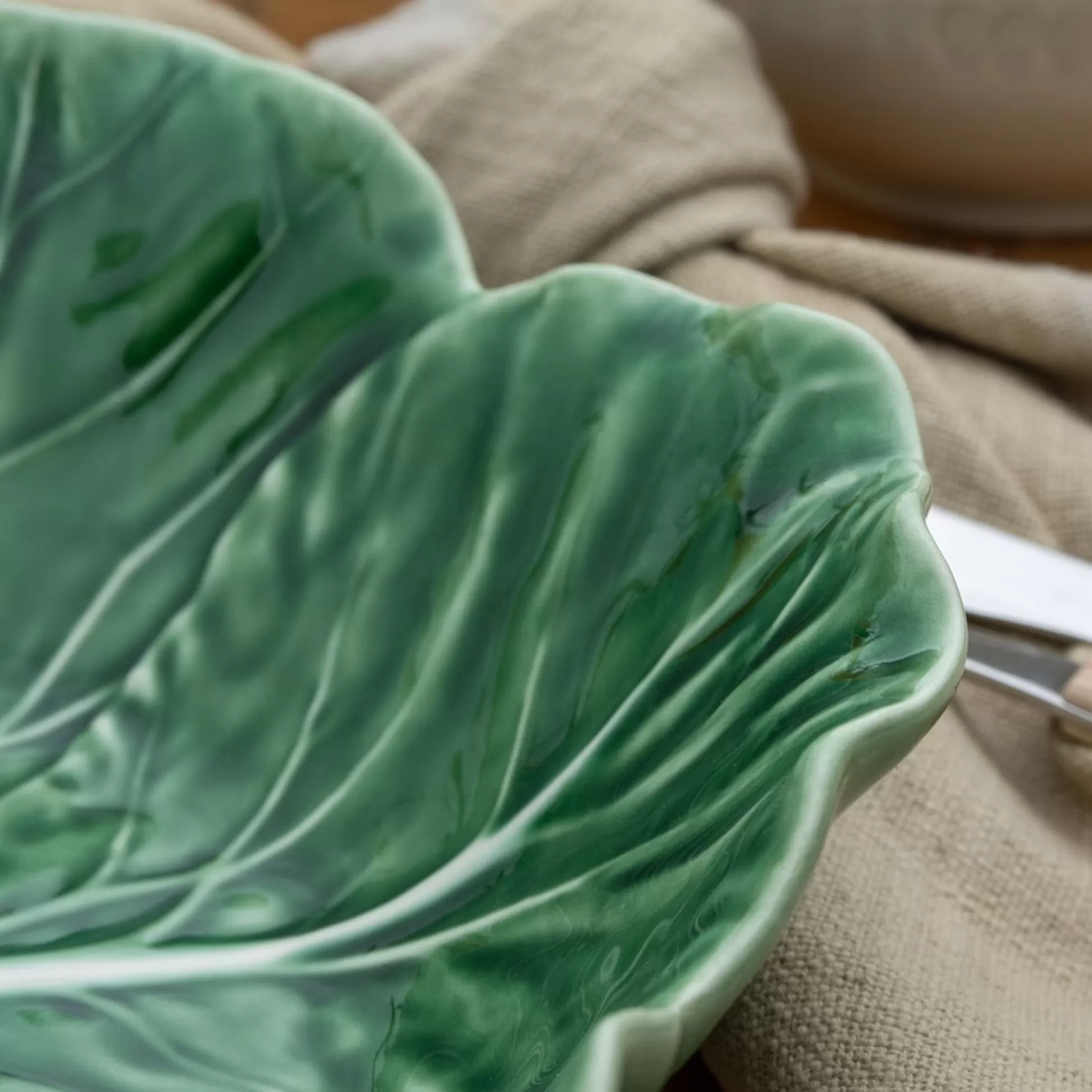 Bowls>Meadows and Byrne Medium Serving Bowl Cabbage