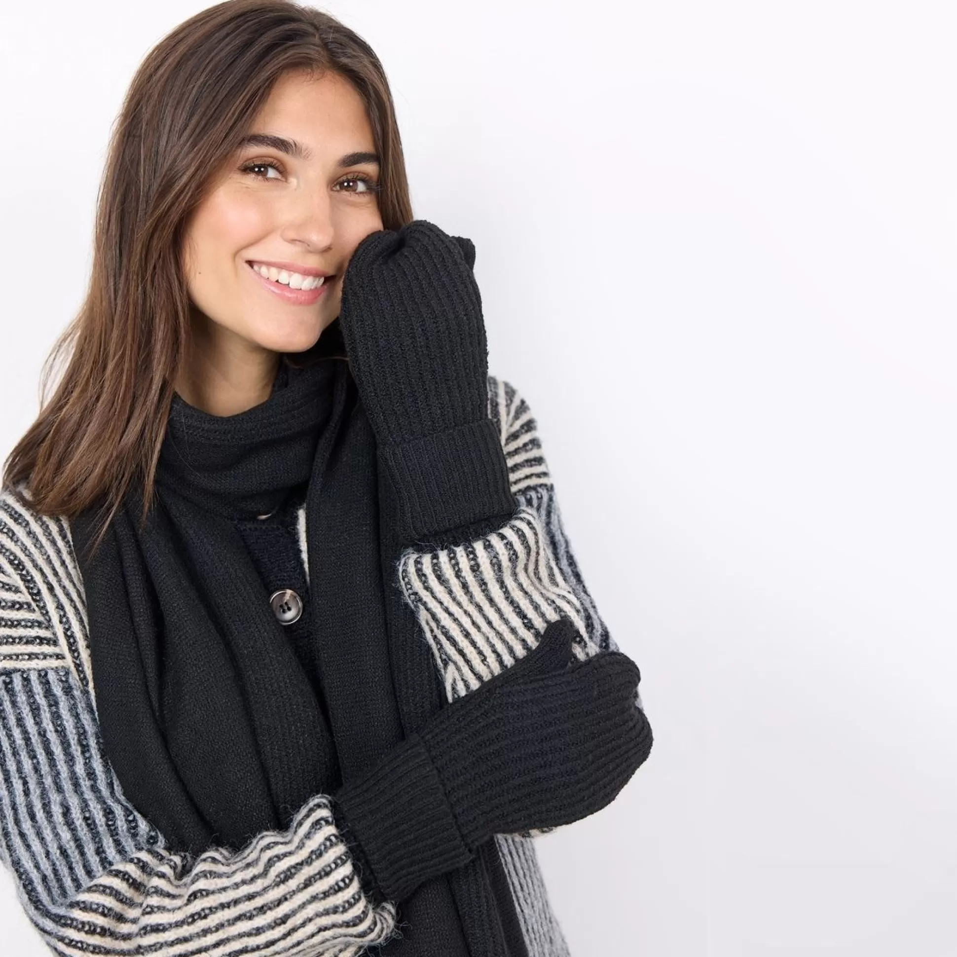 Hats, Scarves, Gloves>Meadows and Byrne Mitzi Rib Knit Mittens Black