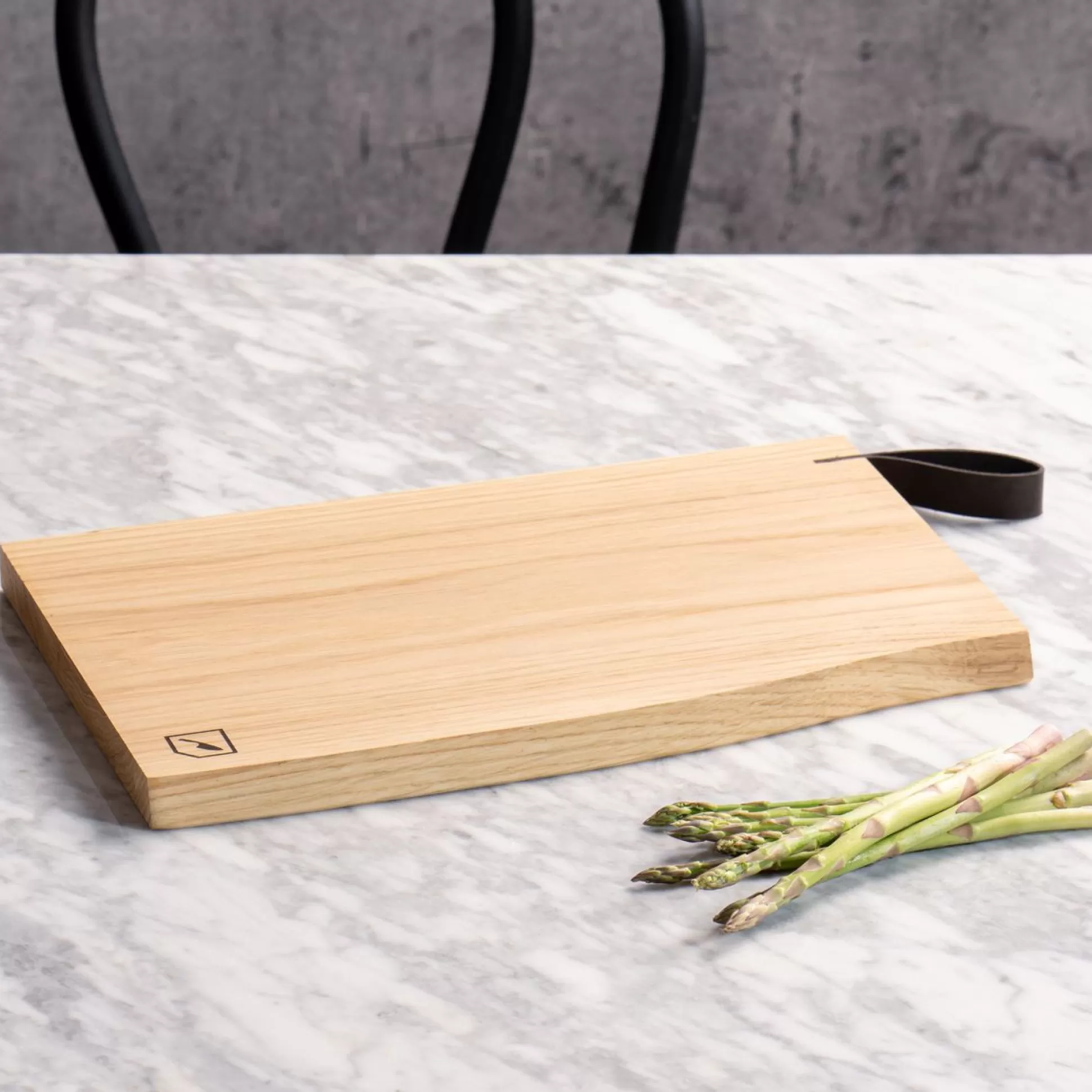 Chopping Boards>Meadows and Byrne Oak Cutting Board W/Leather Handle 35X24Cm
