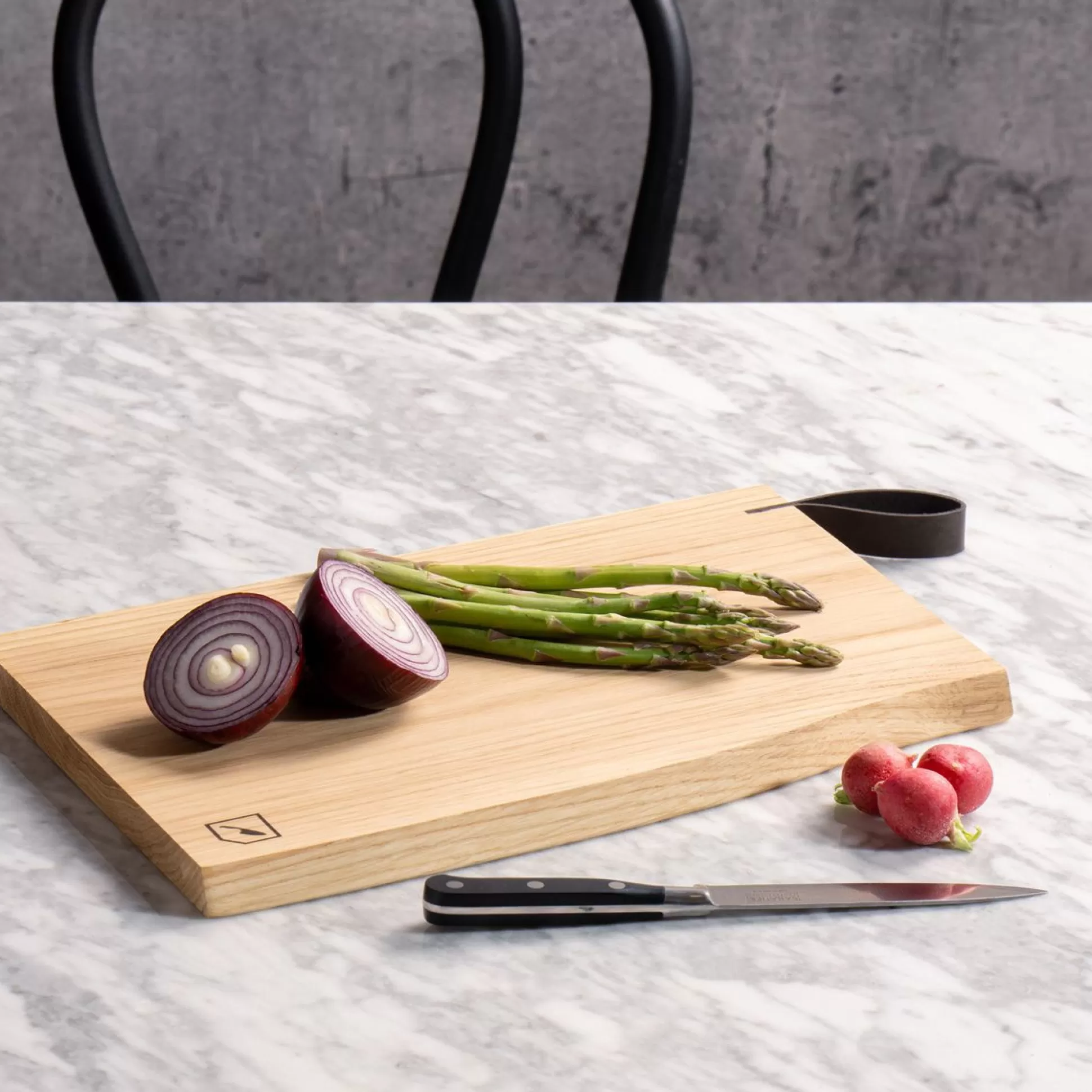Chopping Boards>Meadows and Byrne Oak Cutting Board W/Leather Handle 35X24Cm