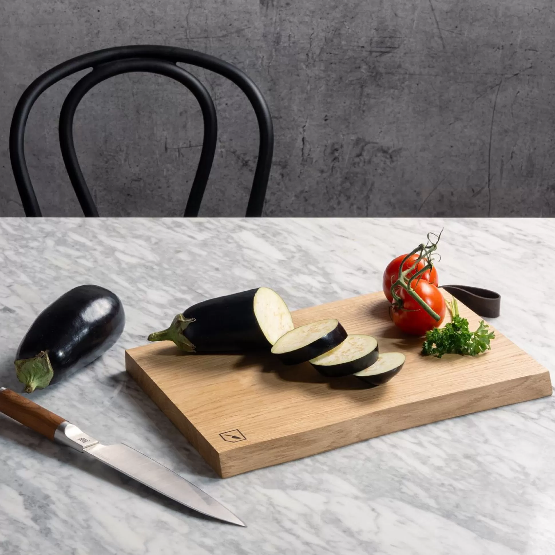 Chopping Boards>Meadows and Byrne Oak Cutting Board W/Leather Handle 40X24Cm
