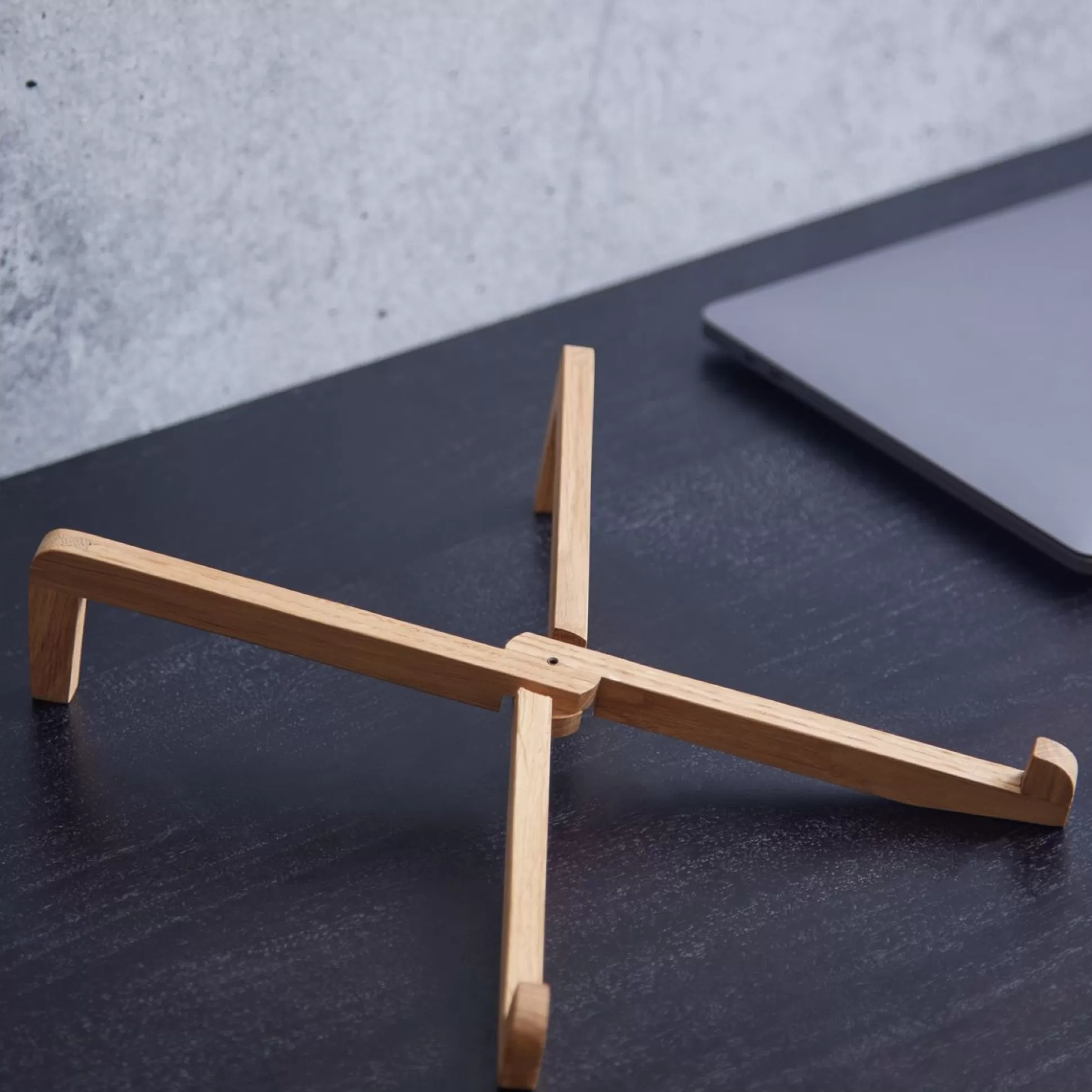 Decoration & Home Accessories>Meadows and Byrne Oak Laptop Holder