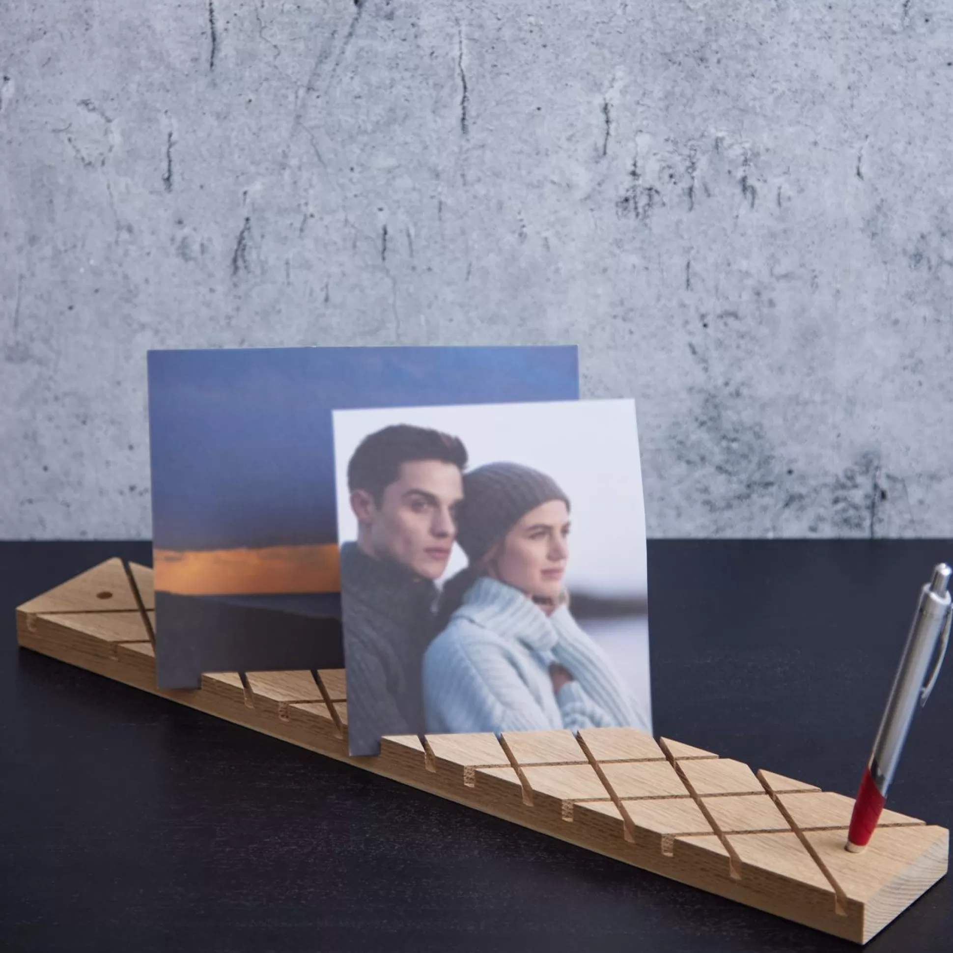 Decoration & Home Accessories>Meadows and Byrne Oak Memory Holder