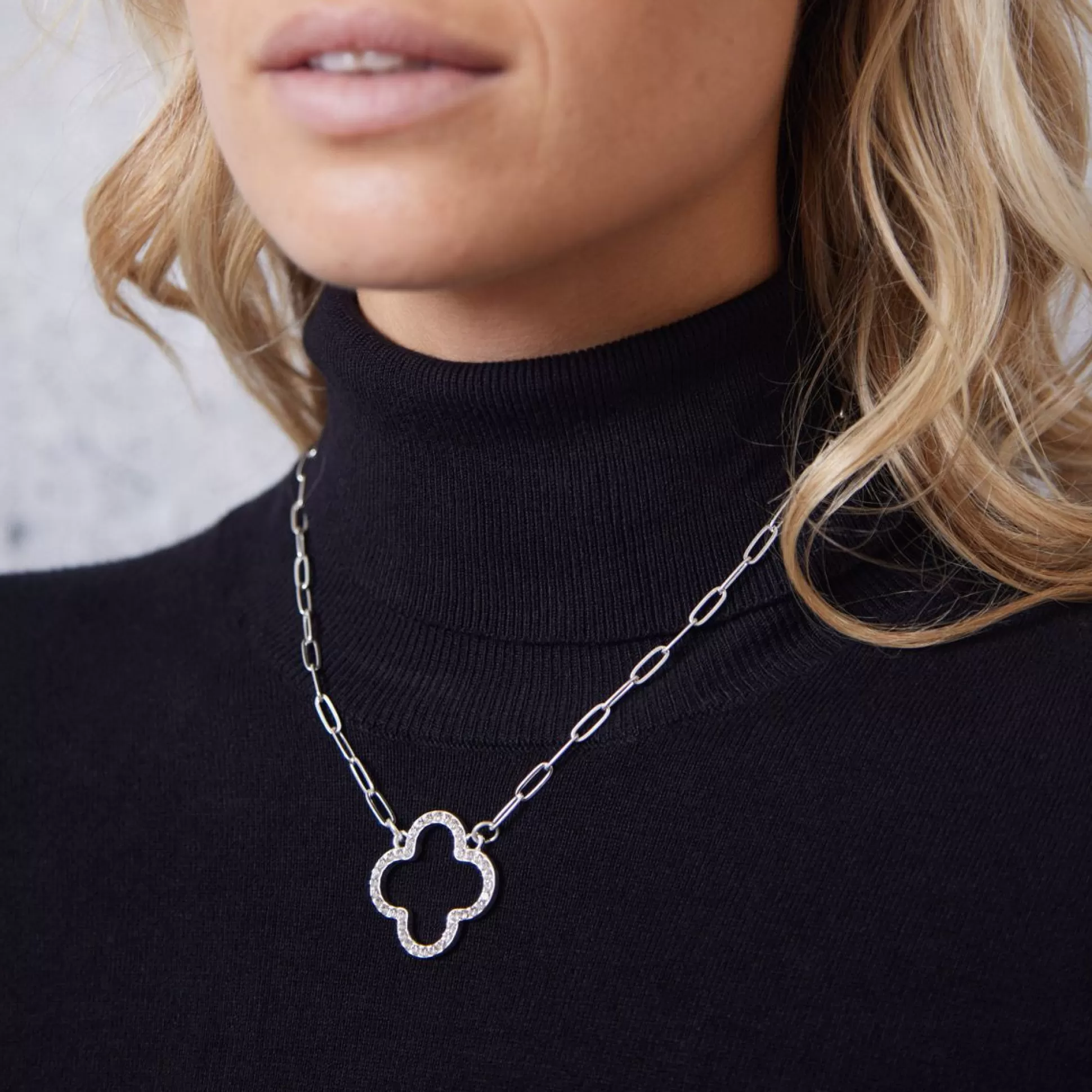 Jewellery>Meadows and Byrne Open Fleur Diamante Short Necklace Silver
