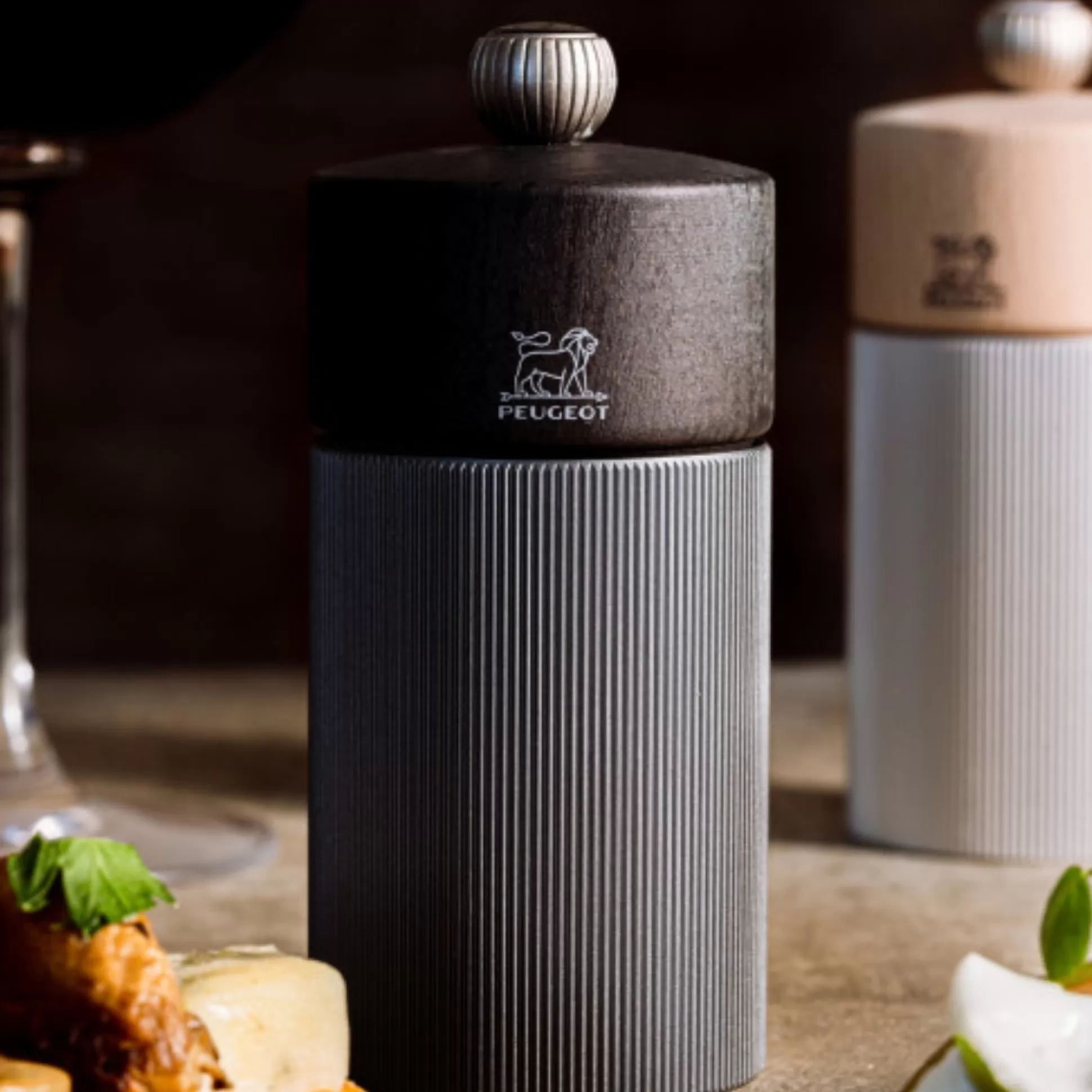 Kitchen Utensils & Accessories>Meadows and Byrne Peugeot Line 12Cm Pepper Mill - Carbone
