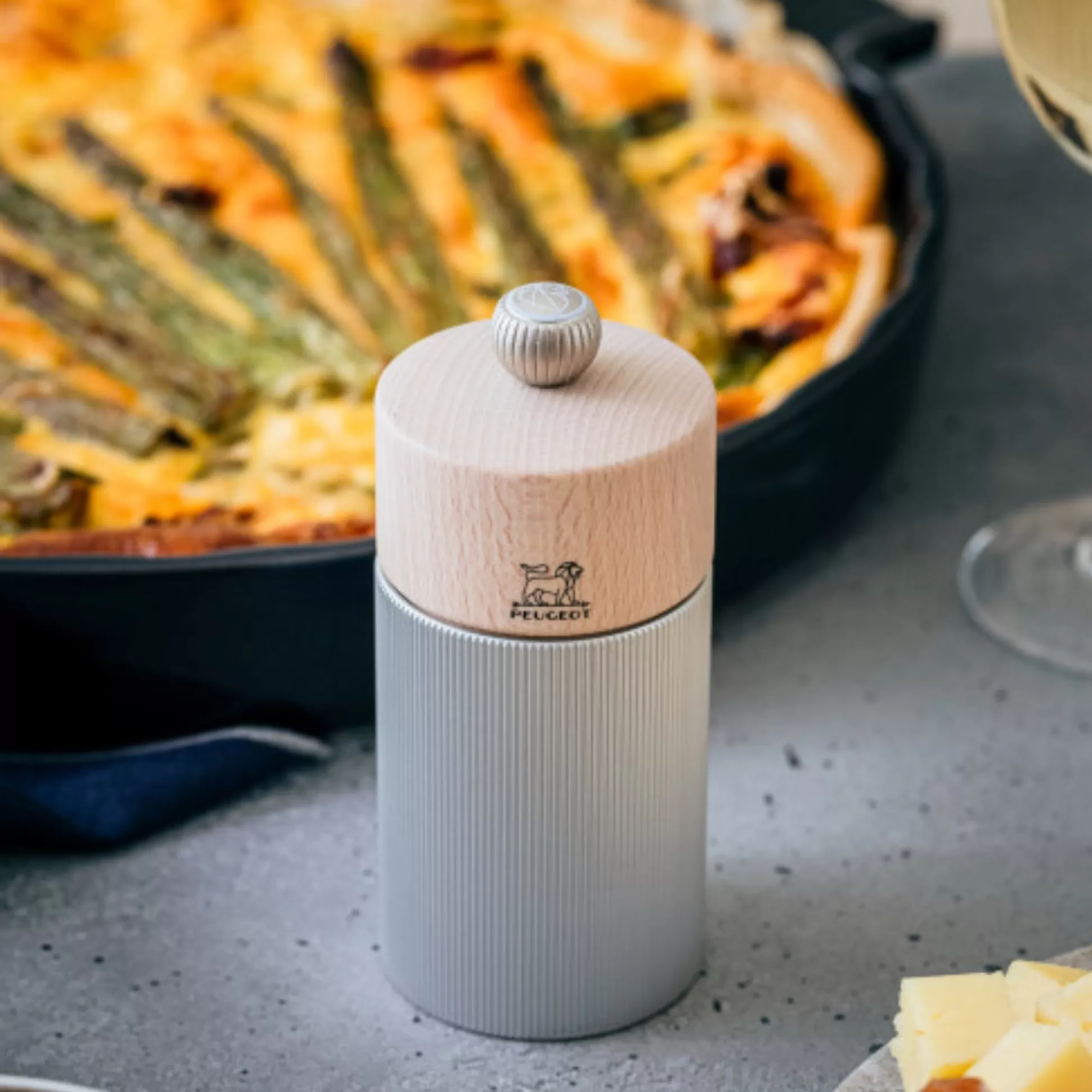 Kitchen Utensils & Accessories>Meadows and Byrne Peugeot Line 12Cm Salt Mill - Naturel