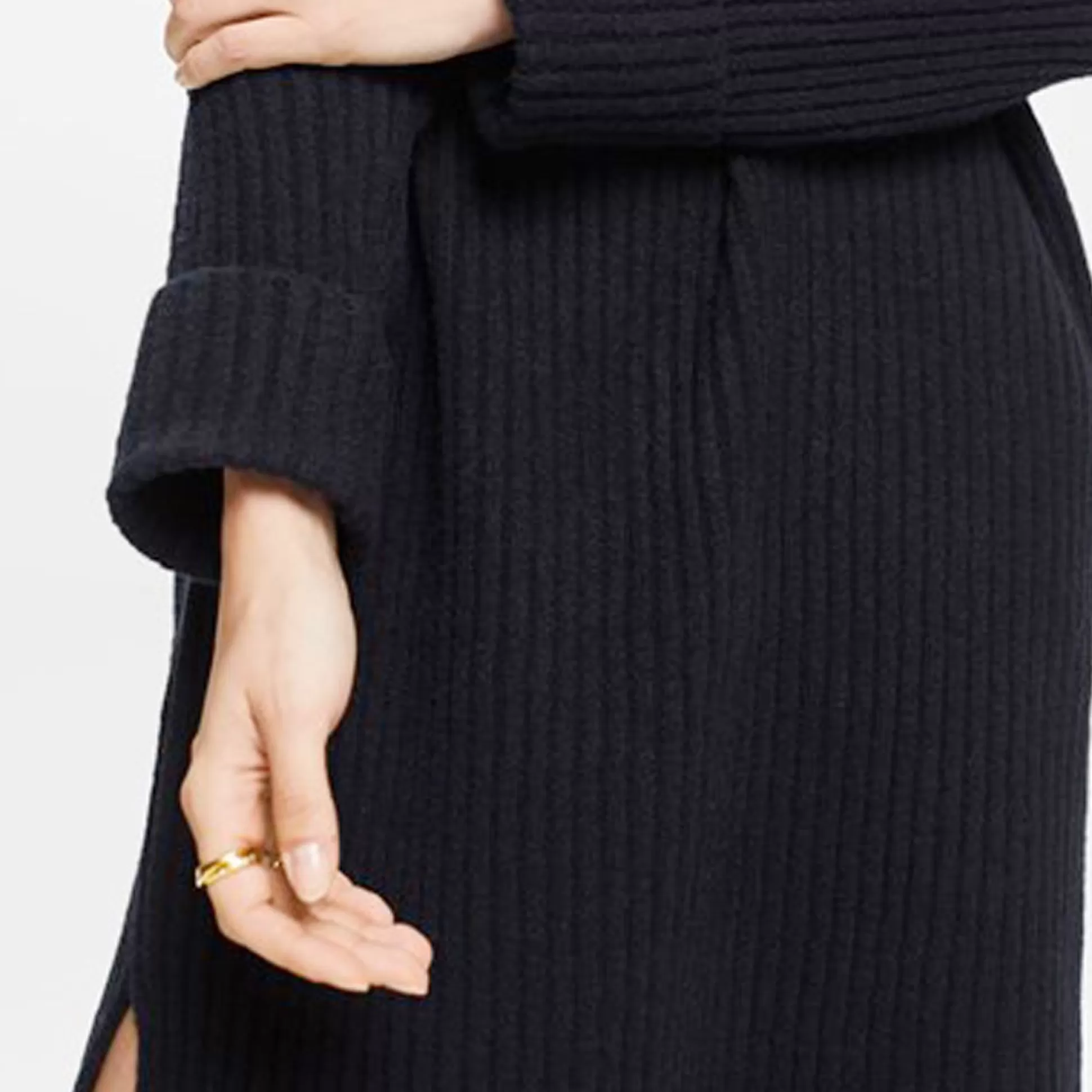 Dresses & Skirts>Meadows and Byrne Rib Knit Short Crew Neck Dress Black