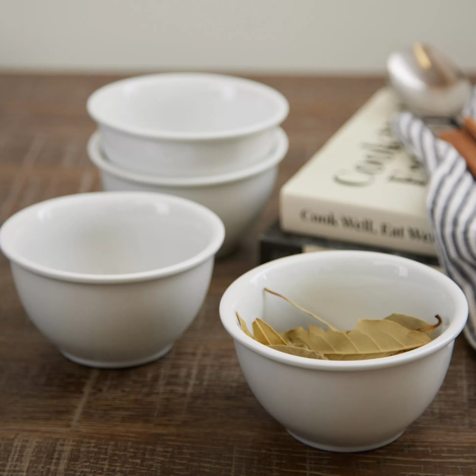 Bowls>Meadows and Byrne Round Bowls - Set Of 4