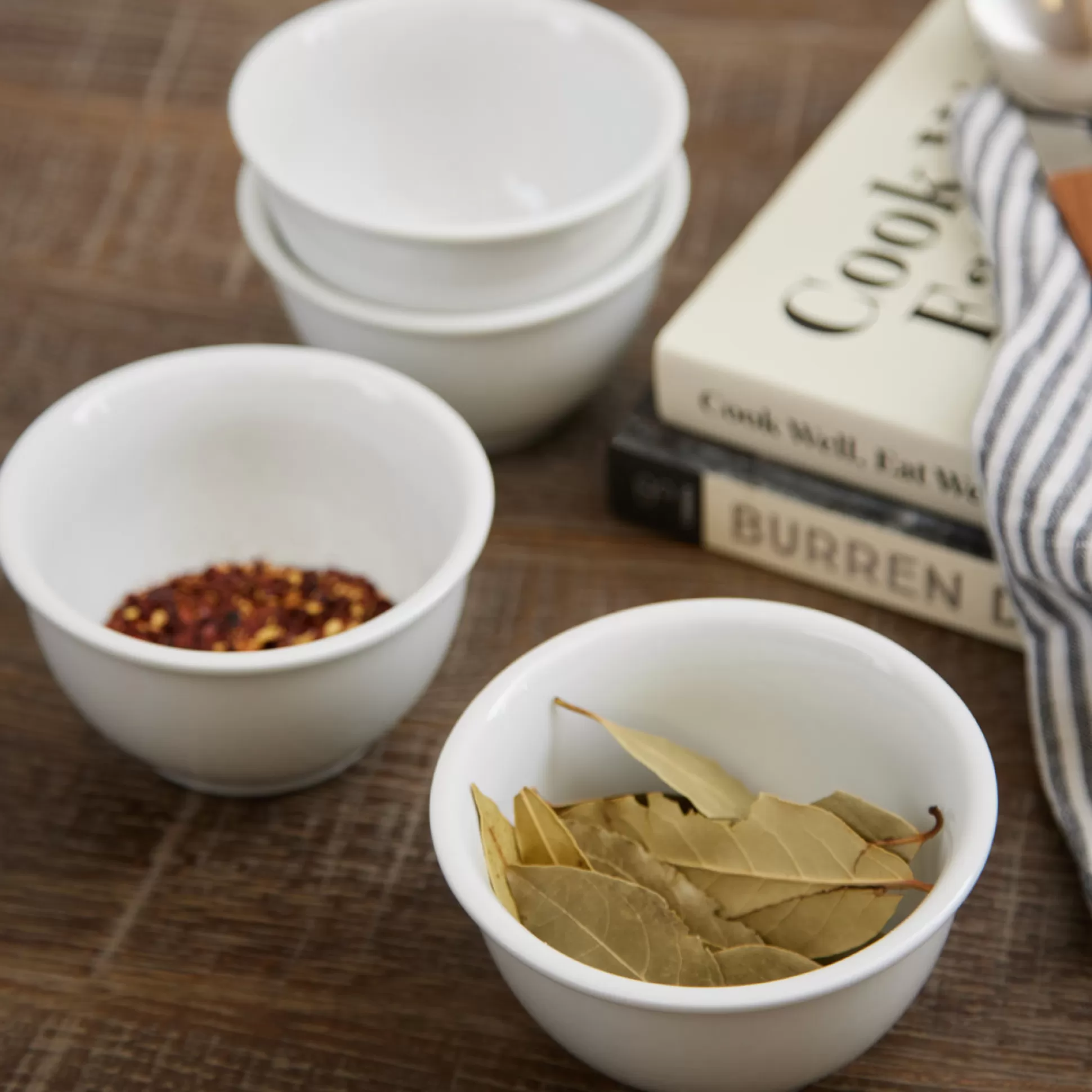 Bowls>Meadows and Byrne Round Bowls - Set Of 4