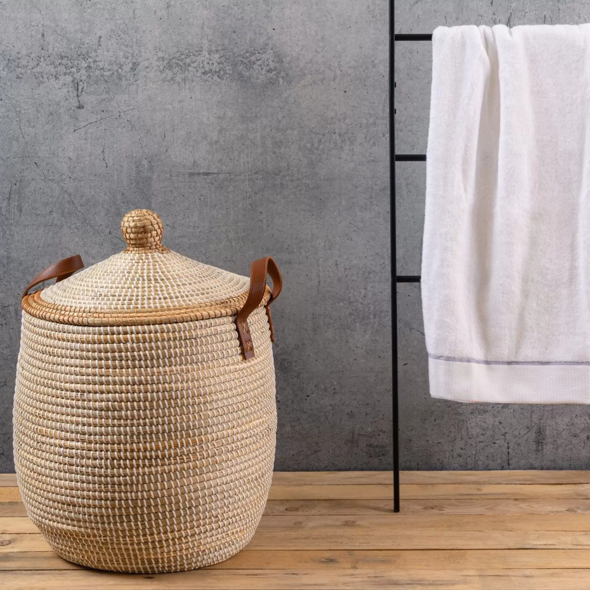 Laundry Baskets>Meadows and Byrne Seagrass Laundry Basket With Lid - Large