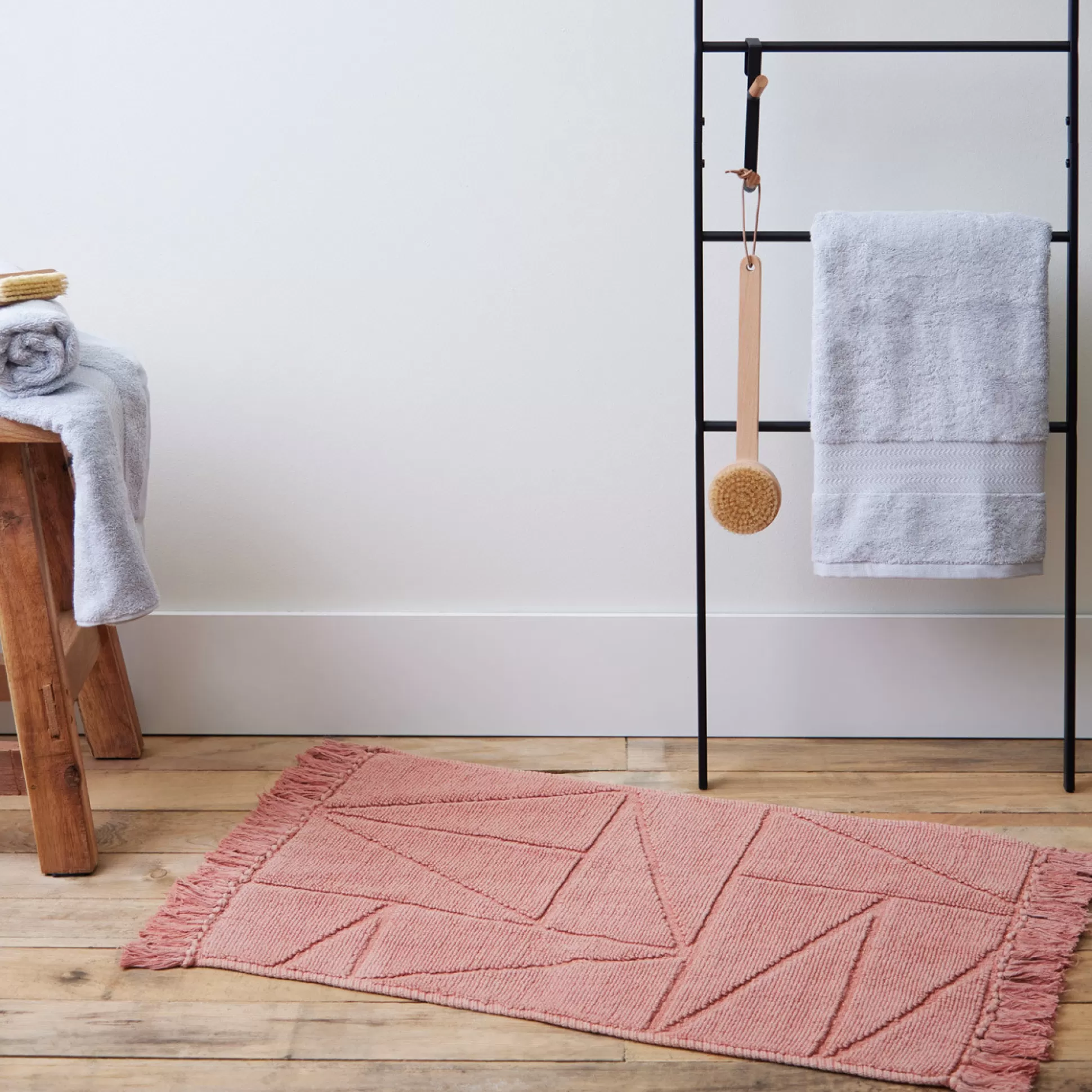 Bath Mats>Meadows and Byrne Stonewash Cotton Jacquard Bathmat - Coral