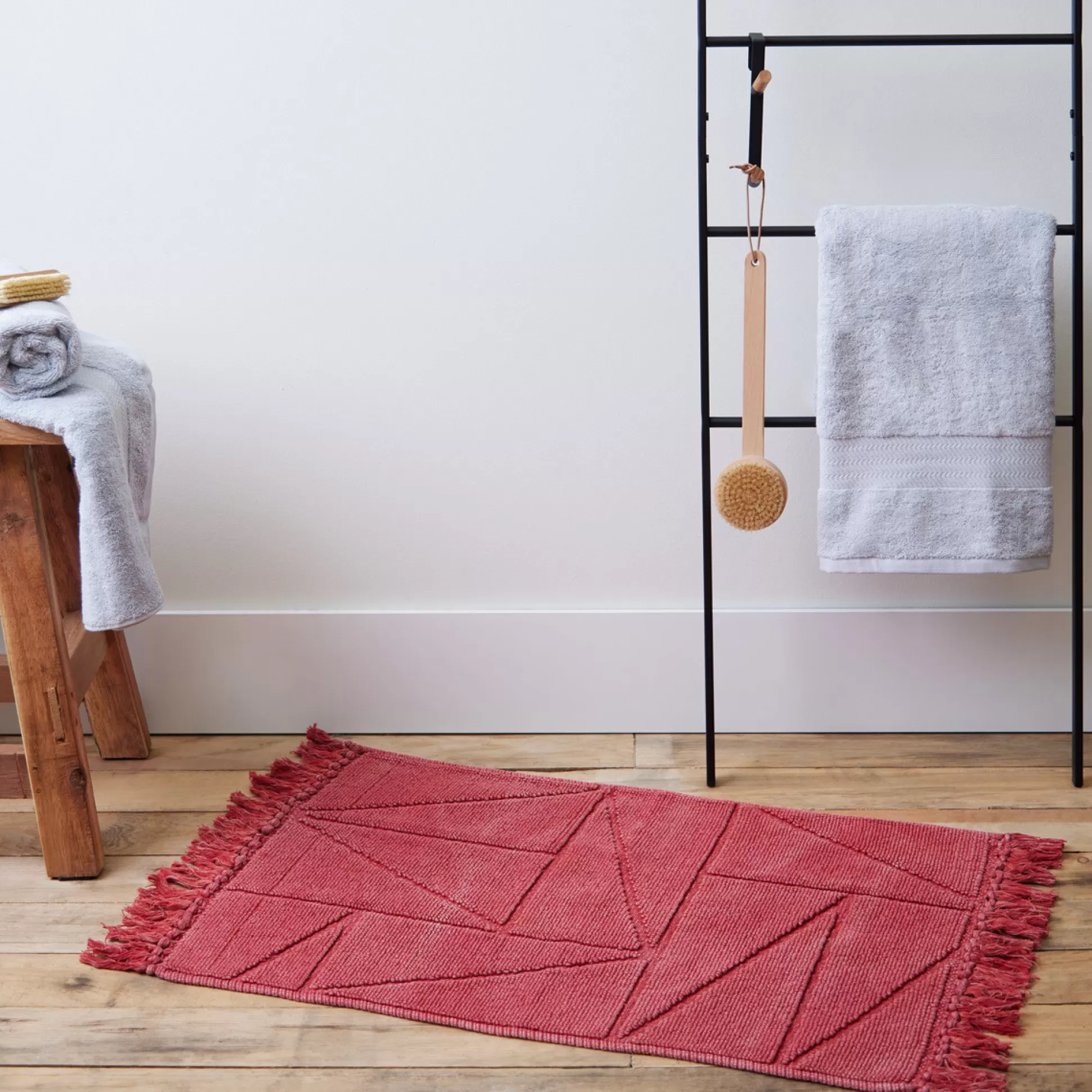 Bath Mats>Meadows and Byrne Stonewash Cotton Jacquard Bathmat - Red