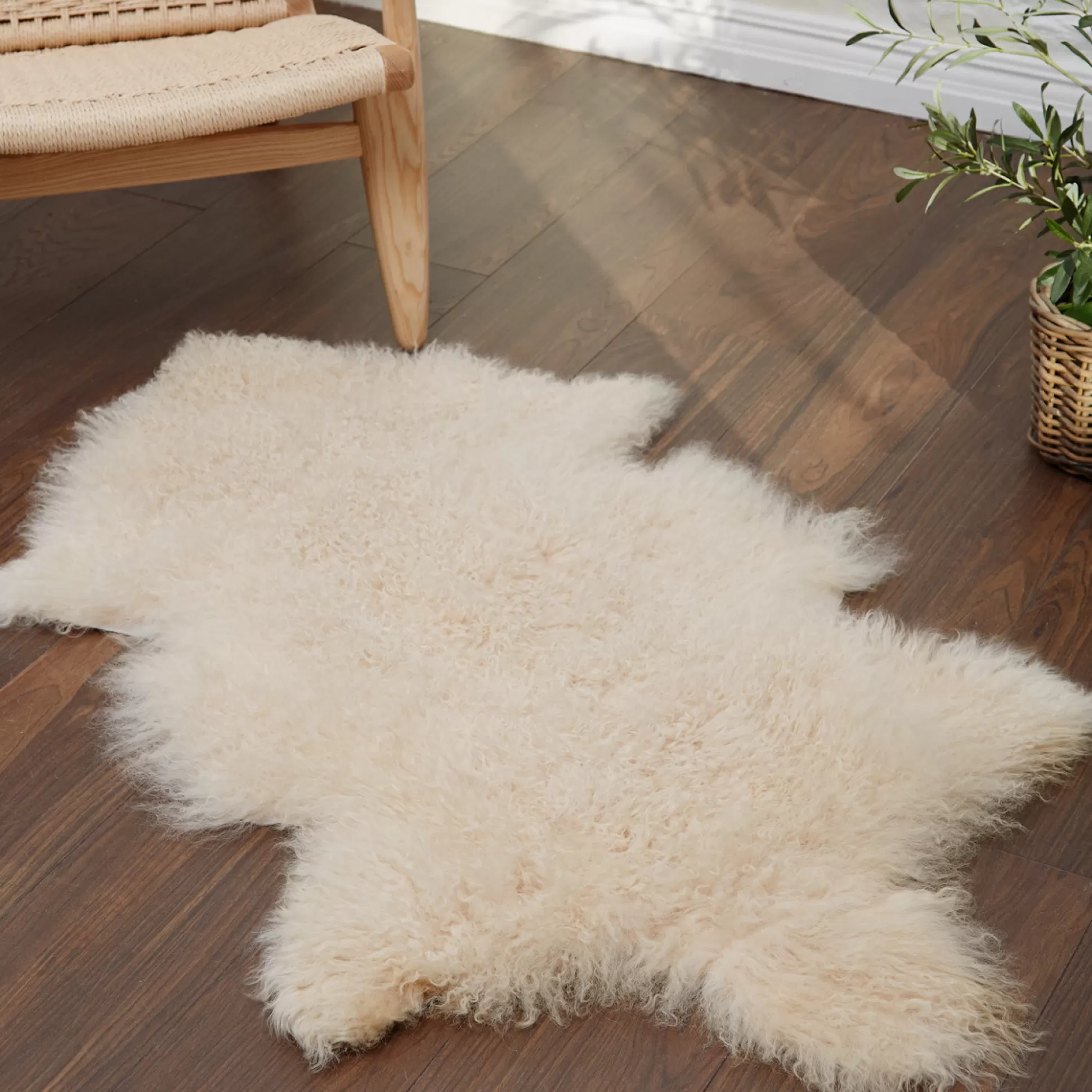 Rugs & Door Mats>Meadows and Byrne Tibetan Sheepskin Rug - Champagne