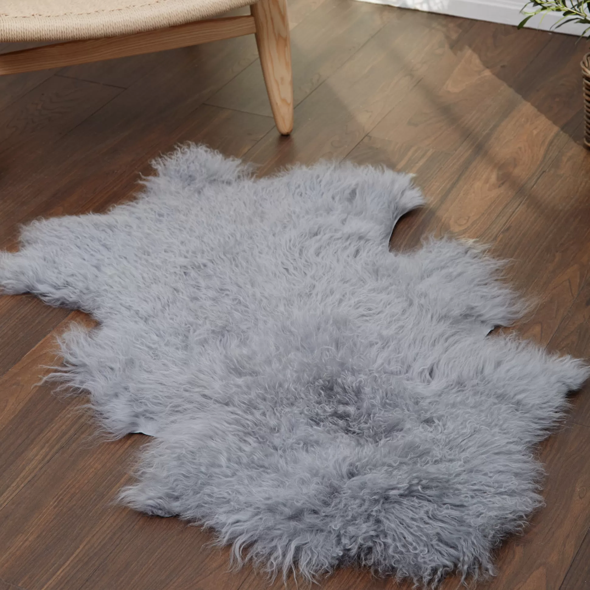 Rugs & Door Mats>Meadows and Byrne Tibetan Sheepskin Rug - Light Grey