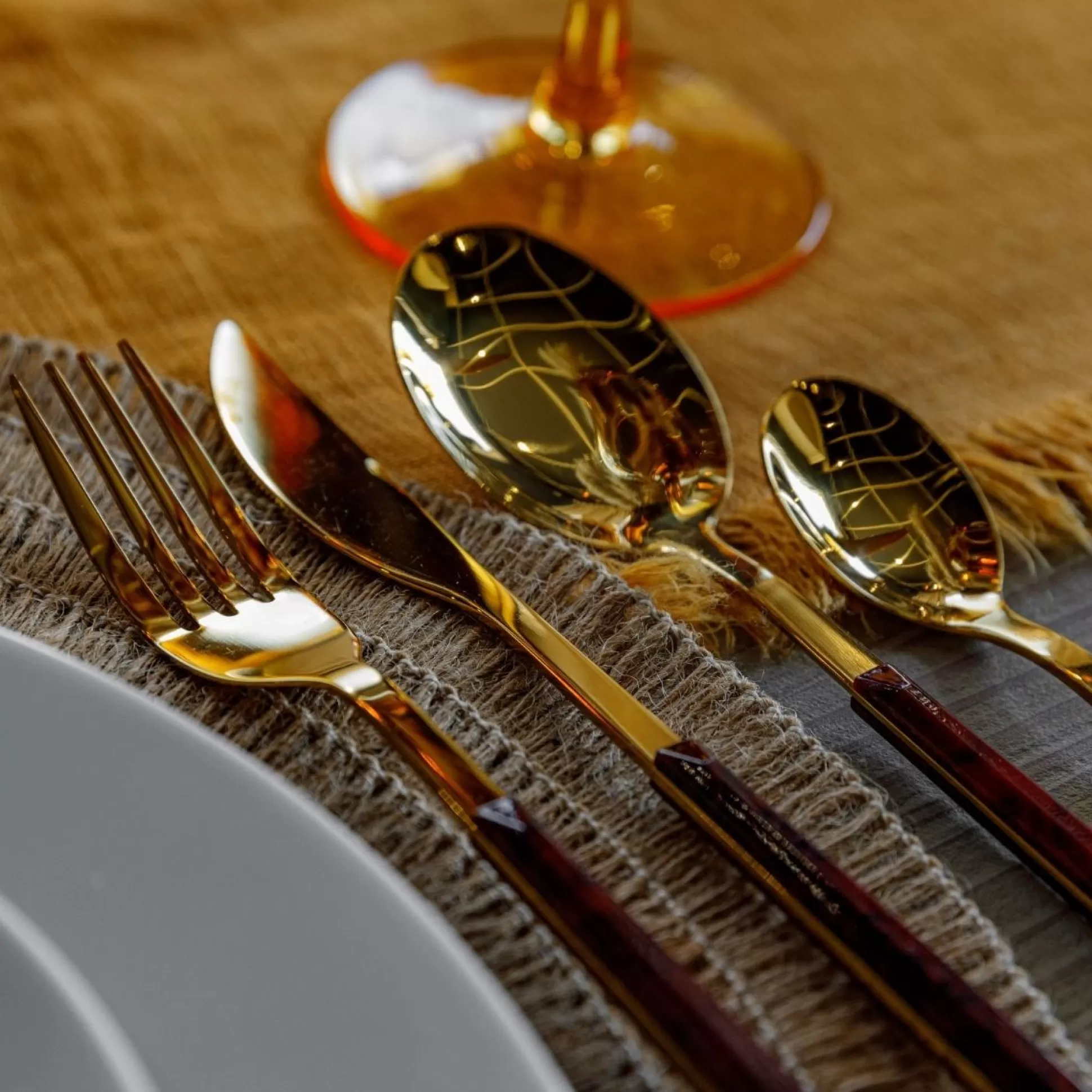 - Cutlery Sets>Meadows and Byrne Tortoise Shell Gold Cutlery- 16 Piece Set