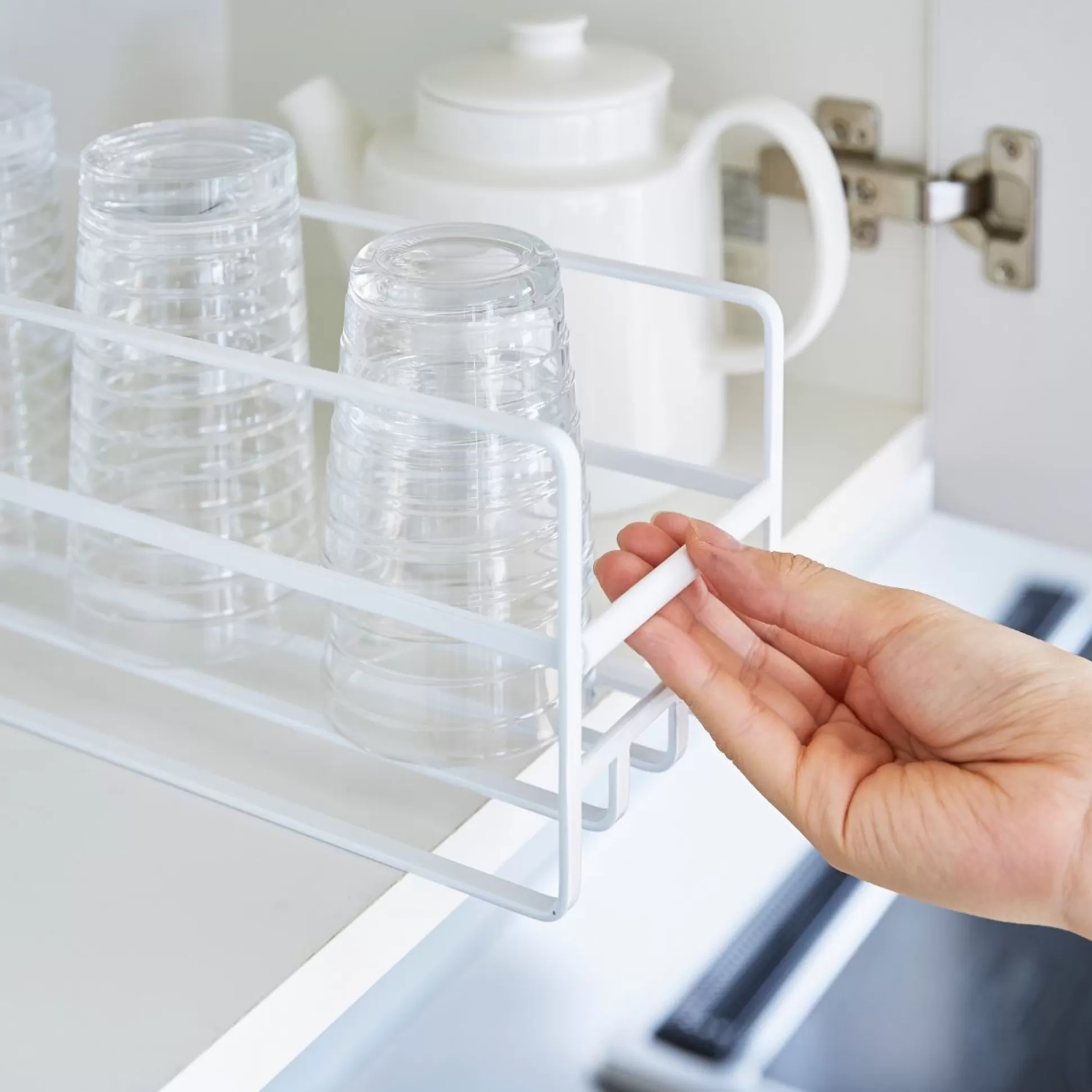 Kitchen Utensils & Accessories>Meadows and Byrne Tower Slim Mug & Glass Rack - White