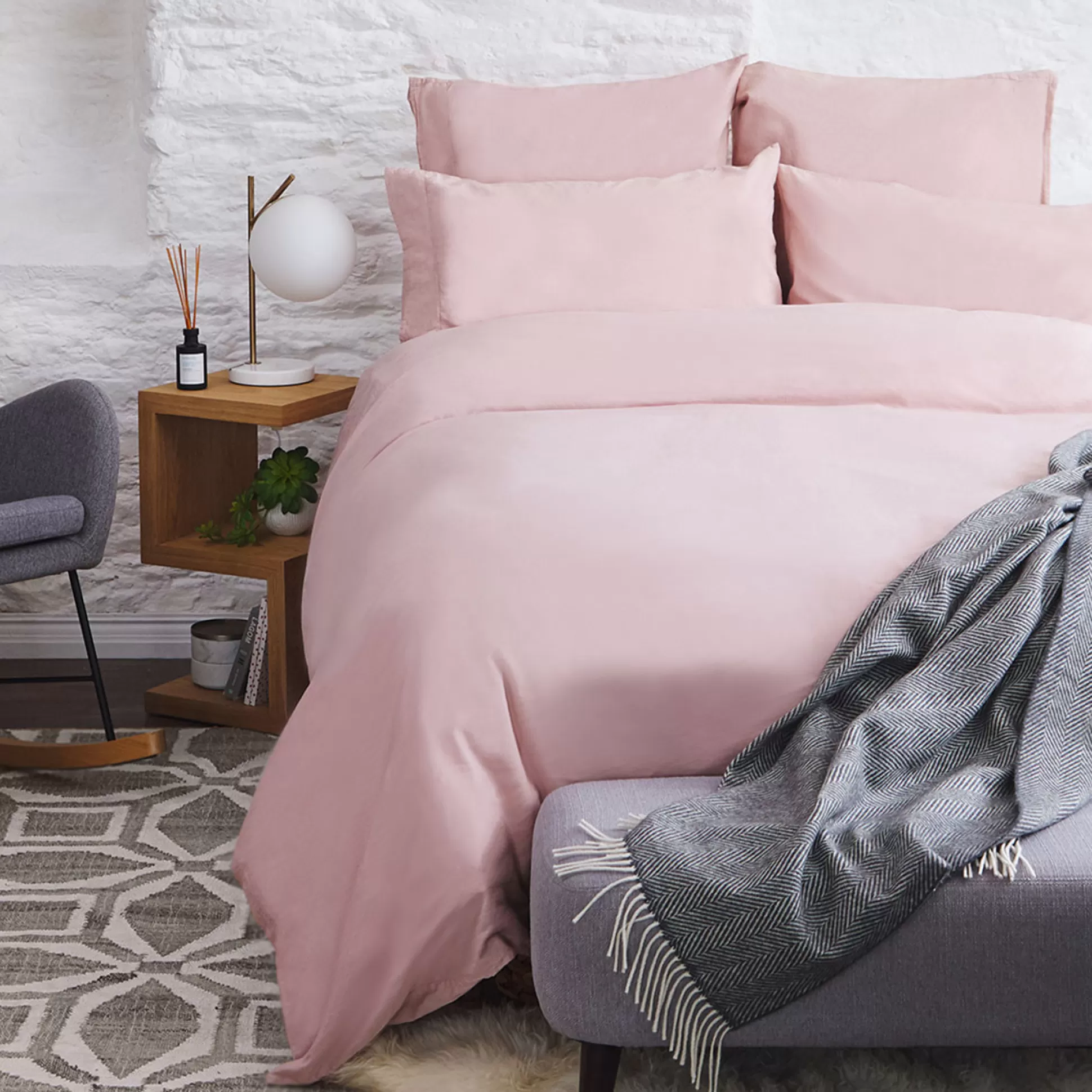 Duvet & Duvet Covers>Meadows and Byrne Vimara Pink Sateen Duvet Set