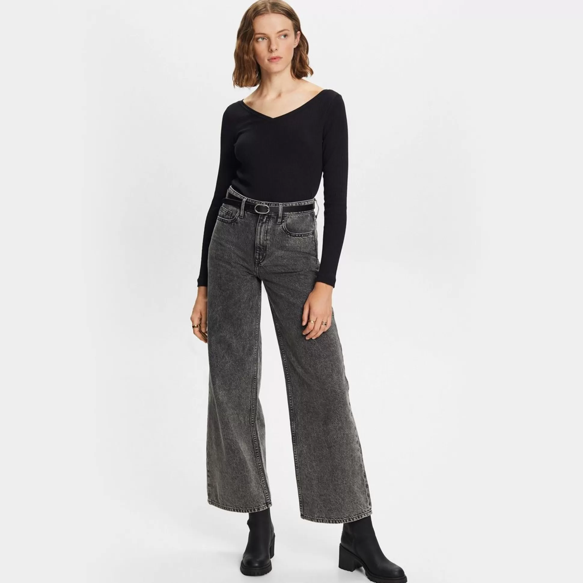 Tops & T-Shirts>Meadows and Byrne V-Neck Long Sleeve T-Shirt Black